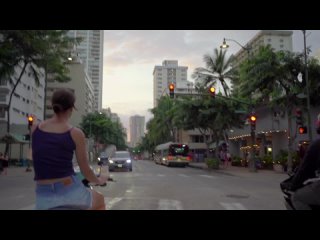 peachypoppy pissing while riding a moped in hawaii